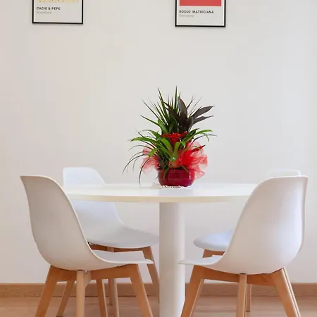 Piramide Apartment *